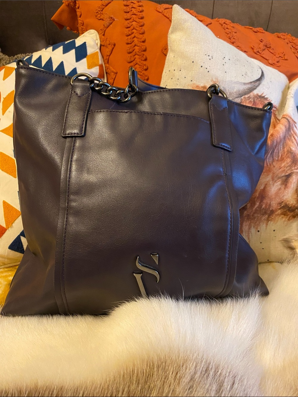 Simply Vera Tote Bag in Deep Plum with Gunmetal Chain Accent